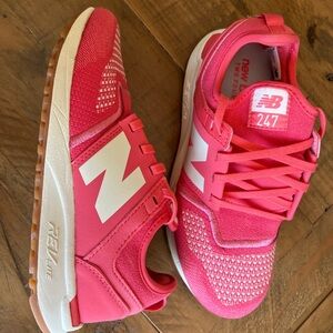 NEW New Balance Sneakers Shoes Women’s/Girl’s Size 6 Coral/ peach/ pink color